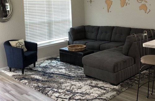 Belleview Heights House | Centrally located in a quiet nature setting. Long stays welcome! Fiberoptic WiFi