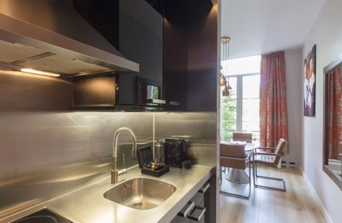 Canal Ring Apartment | Centrally located in the historic Amsterdam-The perfect place to be!