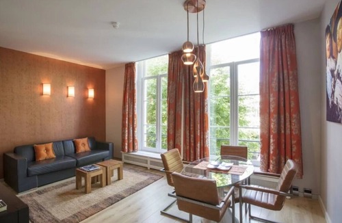 Canal Ring Apartment | Centrally located in the historic Amsterdam-The perfect place to be!