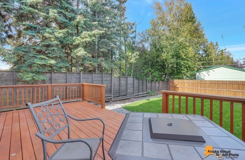 University Area House | Centrally located in UMed District. Steps from AK Air Venue, Prov/ANMC Hospitals