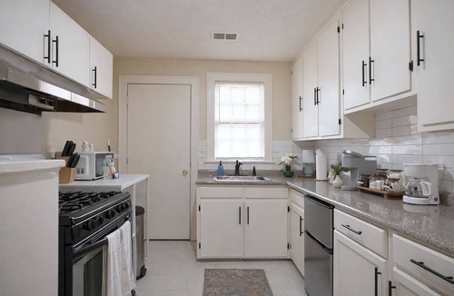 Crosstown House | Centrally Located King Bed Midtown Crosstown 1428