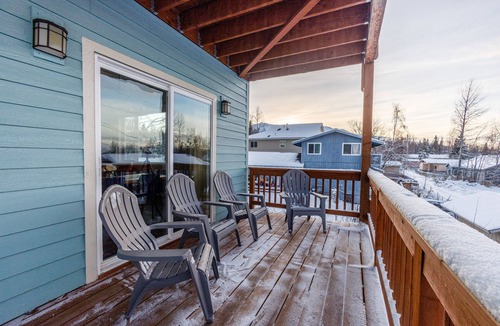 Eagle River Apartment | Centrally located, mountain-view retreat with private balcony, & washer/dryer