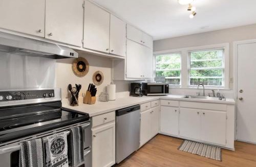 Mobile House | Centrally Located Midtown Cottage-HistoricDistrict