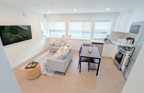 Kensington-Cedar Cottage House | Centrally located, modern, clean, 2 bedroom suite! Kid Friendly!