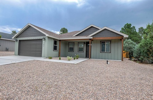 Show Low House | Centrally located modern new build perfect for families