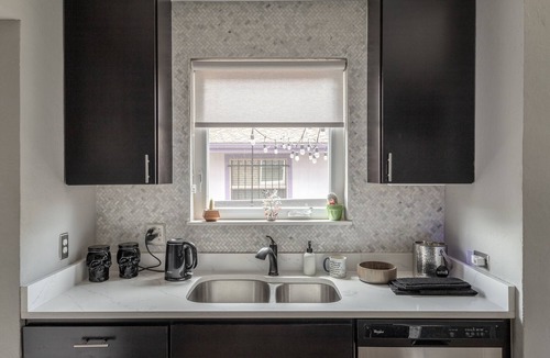 North Park Hill House | Centrally located & modern 4BD/2Bath with hot tub 10 mins to Downtown