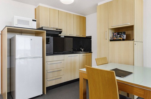 Gladstone Apartment | Centrally located one bedroom apartment