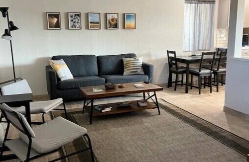 Tucson House | Centrally located, recently renovated 2br/1ba home