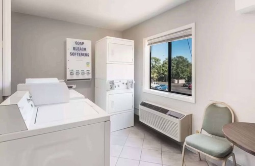 Lovington Hotel | Centrally Located Stay Right off I-35 | Budget-friendly Hotel Room