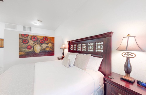 Campus Farm Apartment | Centrally Located Studio W/ Putting Green, Shared Pool, Fitness Gym & Free WiFi