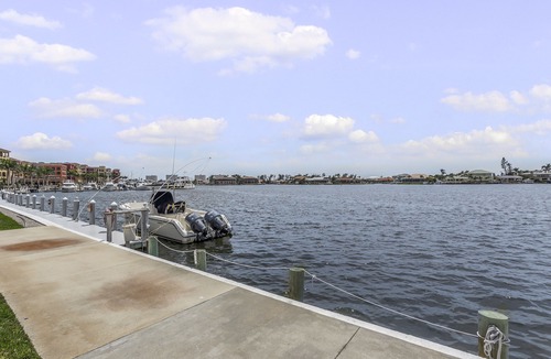 Marco Island Condo | Centrally-located condo near shopping and dining with shared pool and tennis