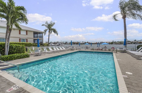 Marco Island Condo | Centrally-located condo near shopping and dining with shared pool and tennis