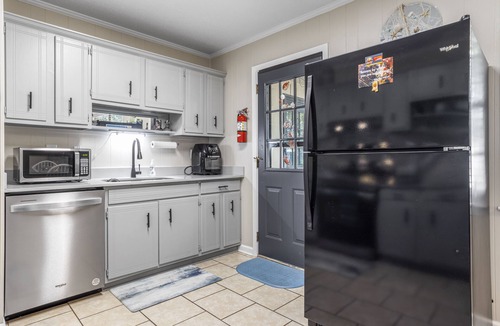 Ocean Springs House | Centrally Located Cute Pet friendly 3b/2b in Golf Cart district of Ocean Springs