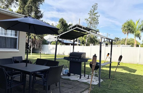 Pinellas Park House | Centrally Located Cozy Home in a Quiet and Safe Neighborhood