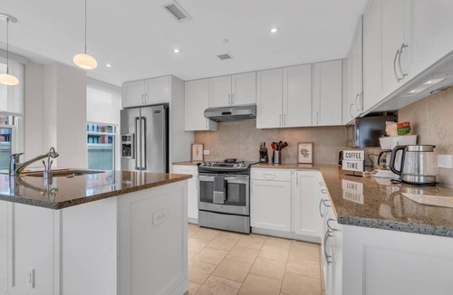 Chinatown Apartment | Centrally located Furnished Apt in Penn Quarter by RedAwning
