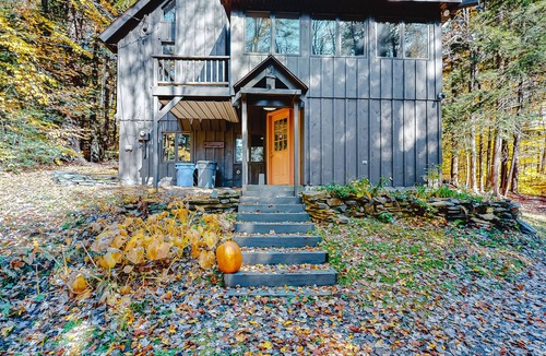 West Hartford Cabin | Centrally located vacation rental - mountain view - walk to shops & restaurants