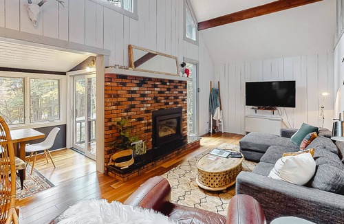 West Hartford Cabin | Centrally located vacation rental - mountain view - walk to shops & restaurants