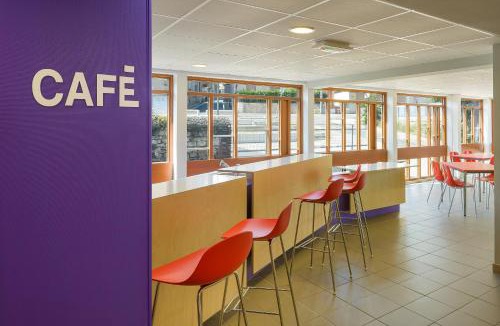 Cret de Roc Hostel | Centre International de Séjour André Wogenscky