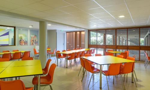 Cret de Roc Hostel | Centre International de Séjour André Wogenscky