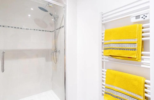 Anatole France Danton Apartment | Centre-ville, Spacieux & Confort