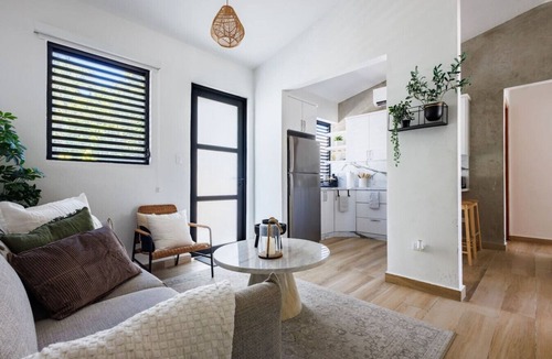 Eleanor Roosevelt House | Centric Boho Haven in Hato Rey | Unit 2