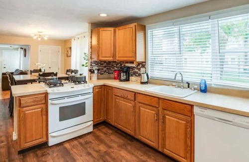 Downtown Rochester House | Centric Ranch in South ave by Dwtn/UofR/Arpt