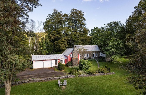 Accord House | Century-old converted barn suite with amazing countryside views