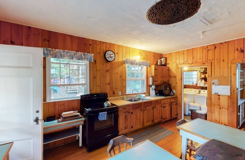 Charlotte Cottage | Century-Old Lakefront Victorian on a Private Island—Boats, Beach & Dog-Friendly