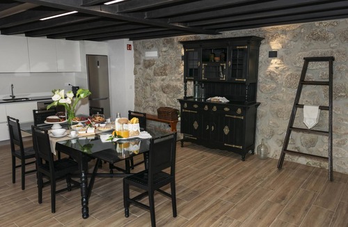 Sao Tome Cottage | Cerca da Milhera | Main House | Swimming Pool | Art | Retreat | Minho