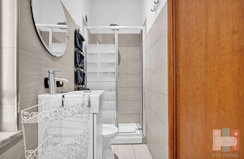 Stadera Apartment | Cerm70 Prada District: Grand Suite with an Artistic Touch