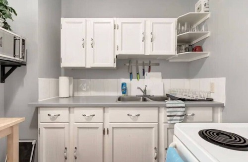 Bankview Apartment | "Ceruleans" 3BR Suite in Calgary