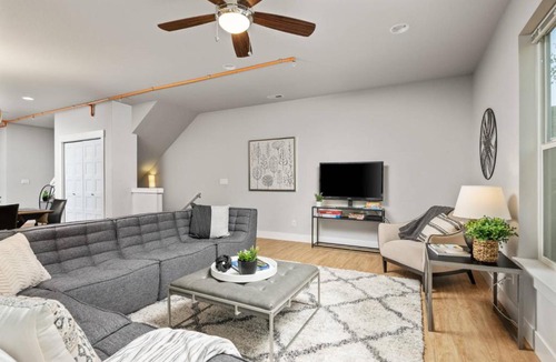 Woodstock House | Cesar's Townhome