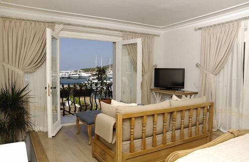 Cesme Hotel | Cesme Marina Konukevi