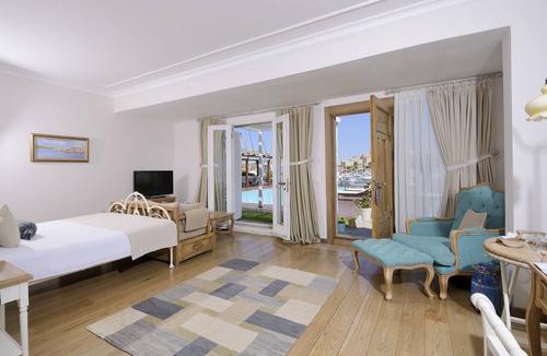 Cesme Hotel | Cesme Marina Konukevi
