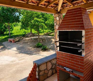 Bezerros House | Chácara Aconchegante com Piscina e Churrasqueira Perto do Ponto Turístico de Bezerros