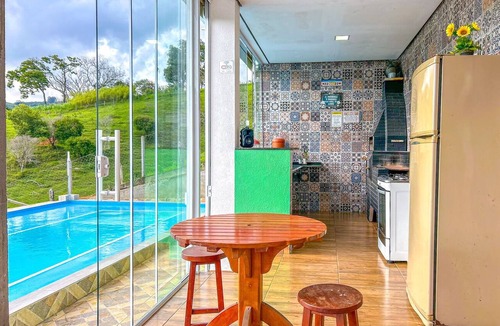 Itapeva House | Chácara com WiFi, piscina,churrasqueira e conforto