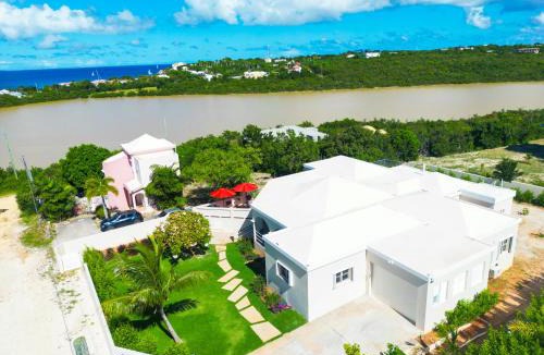 West End Village Villa | Châlet Genesis