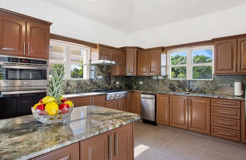 West End Village Villa | Châlet Genesis