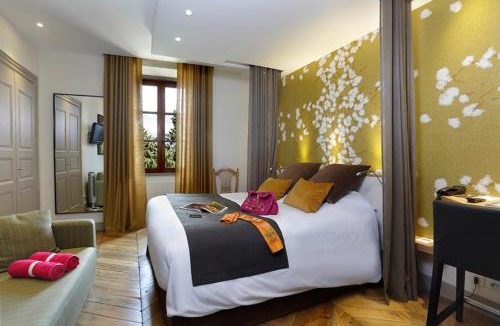 Vignieu Hotel | Château Chapeau Cornu