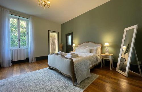 Genouillac Bed & Breakfast | Château de Bruges