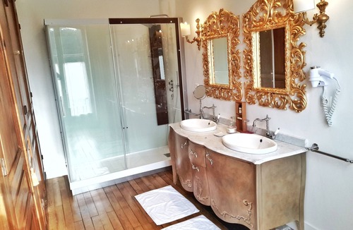 Bacilly Bed & Breakfast | Château de Chantore
