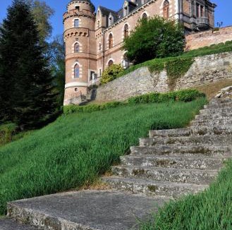 Saint-Priest-Bramefant Hotel | Château de Maulmont