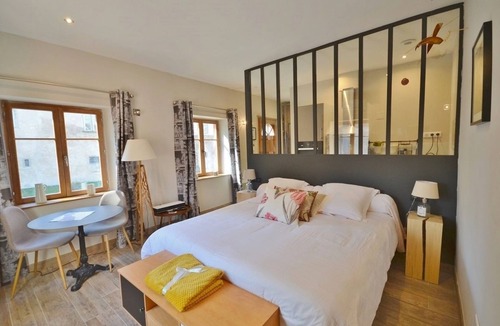 Stotzheim Bed & Breakfast | Château de Grunstein