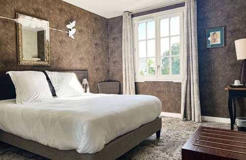 Chaintre Hotel | Château de La Barge