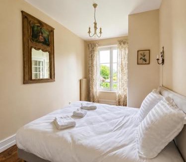 Conty Bed & Breakfast | Château de Luzières