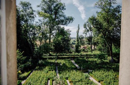 Montlevon Bed & Breakfast | Château de Picheny