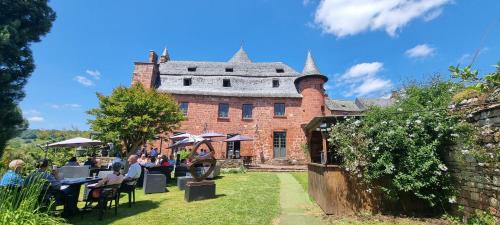 Collonges-la-Rouge Bed & Breakfast | Château de Vassinhac chambres d'hôtes Collonges la rouge