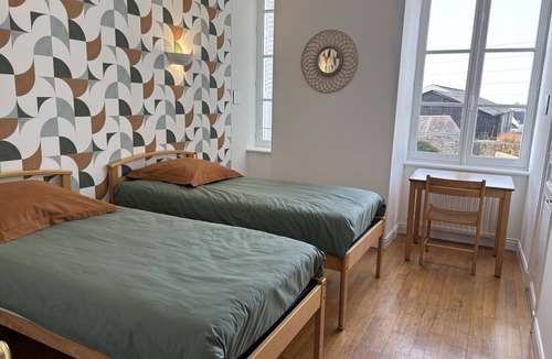St Denis de Gastines Bed & Breakfast | Château du Bourg