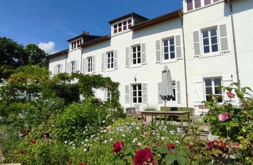 Roussillon-en-Morvan Villa | Château du Pommoy