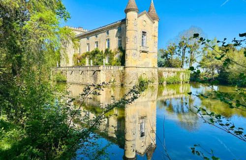 Saint-Sulpice-et-Cameyrac House | Château avec Piscine aux portes de Bordeaux - Parc arboré & Chambres élégantes